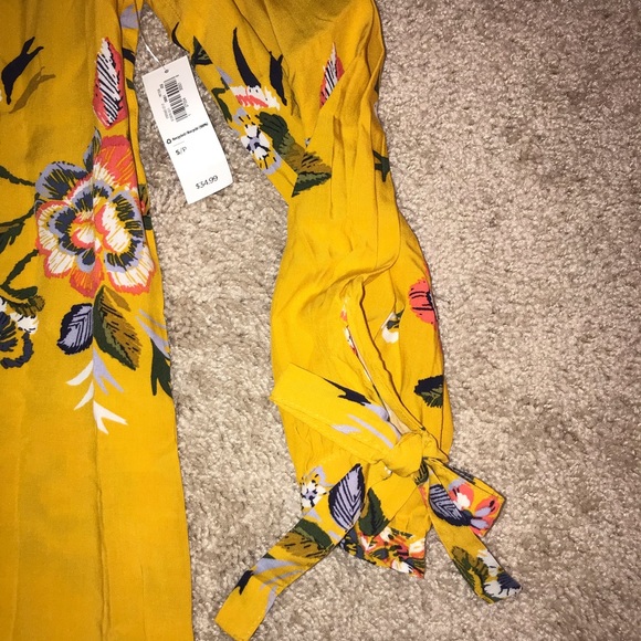 Yellow flowers dress - Picture 2 of 4